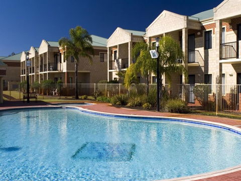 Country Comfort Perth - Accommodation Adelaide 0