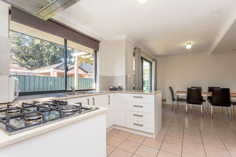Country Comfort Perth - Accommodation Adelaide 12