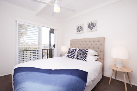 Bright And Spacious Family Home With Leafy Deck - Accommodation Adelaide 4