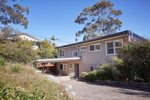 Bright And Spacious Family Home With Leafy Deck - Accommodation Adelaide 32