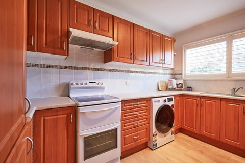Bright And Spacious Family Home With Leafy Deck - Accommodation Adelaide 17