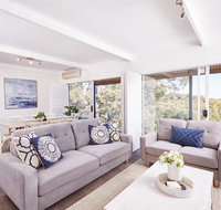 Bright and Spacious Family Home With Leafy Deck - Accommodation Adelaide
