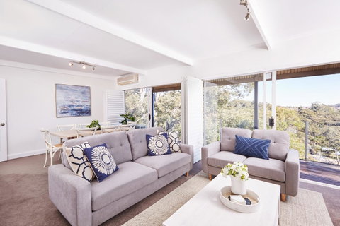 Bright And Spacious Family Home With Leafy Deck - Accommodation Adelaide 0