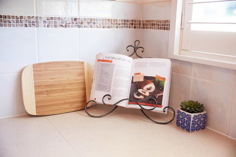 Bright And Spacious Family Home With Leafy Deck - Accommodation Adelaide 20