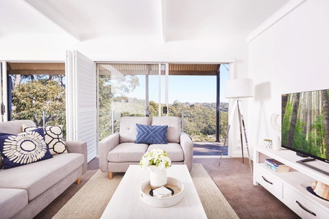 Bright And Spacious Family Home With Leafy Deck - Accommodation Adelaide 14