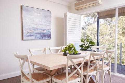 Bright And Spacious Family Home With Leafy Deck - Accommodation Adelaide 22