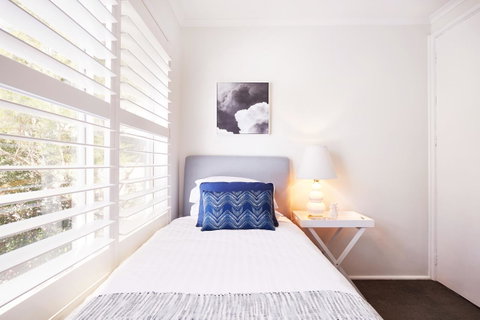 Bright And Spacious Family Home With Leafy Deck - Accommodation Adelaide 25