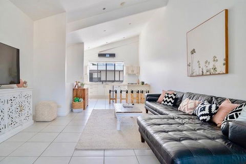 Hastings By The Sea - Accommodation Adelaide 6