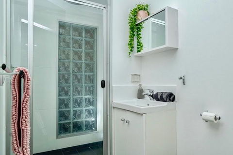 Hastings By The Sea - Accommodation Adelaide 17