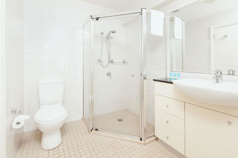 Waterfront Apartment On Sydney Harbour - Accommodation Adelaide 3