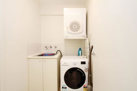 Waterfront Apartment On Sydney Harbour - Accommodation Adelaide 9