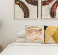 Elegant family home close to harbour and views - Accommodation Adelaide