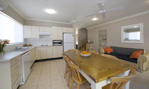 Marty's @ Little Beach - Accommodation Adelaide 10