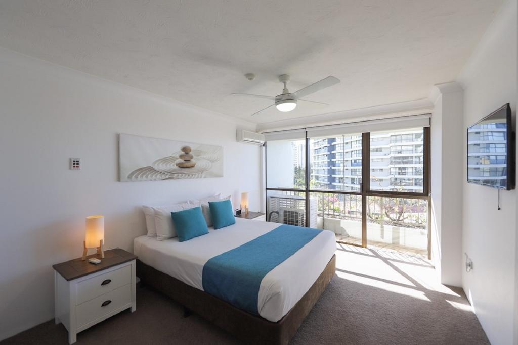 Main Beach QLD Accommodation Adelaide