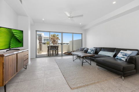 BRAND NEW OCEAN AVENUE TOWNHOUSE - Accommodation Adelaide 1