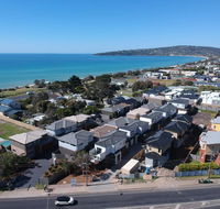 Brand new Peninsula Escape 100m to water - Accommodation Adelaide
