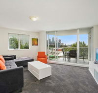 Bridge and Sails - Views of the Bridge and Opera House from this Executive 2BR Apartment in Darlinghurst - Accommodation Adelaide