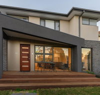 Brighton East 3 Bedroom 3 Bathroom Townhouse - Accommodation Adelaide