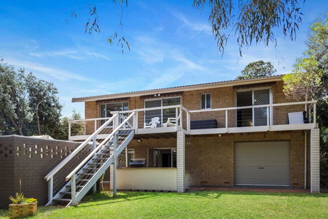 Broadbeach Retreat - 32 Broadbeach Drive - Accommodation Adelaide 2
