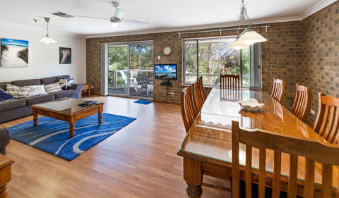 Broadbeach Retreat - 32 Broadbeach Drive - Accommodation Adelaide 3