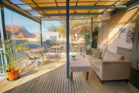 Cambridge Lodge - Accommodation Adelaide 0