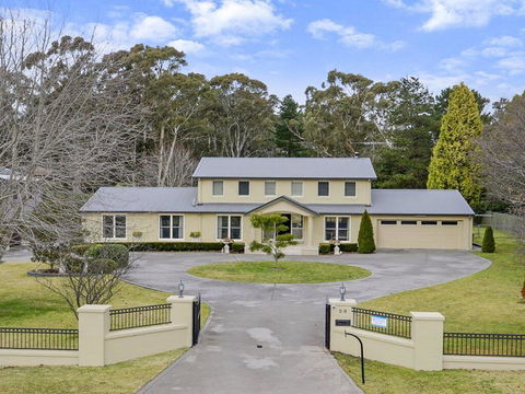 Camelot - Superbly Proportioned And Ideally Located - Accommodation Adelaide 0