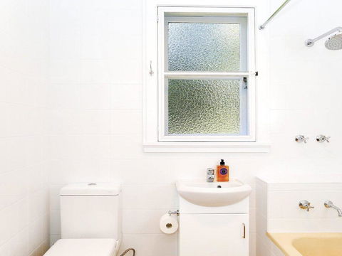 Canary Cottage - Fresh, Clean, Simple & Comfortable - Accommodation Adelaide 3