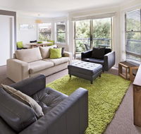 Caribou 3 - Modern  spacious with views over Lake Jindabyne - Accommodation Adelaide