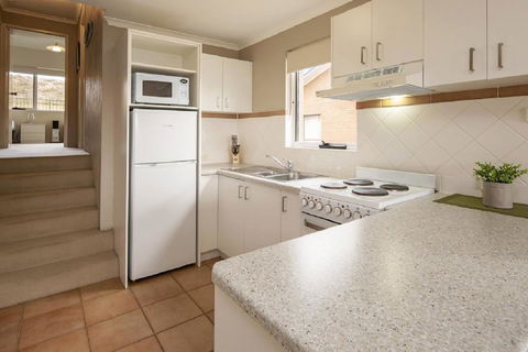 Cascades 18/3 Kurrajong Street - Accommodation Adelaide 1