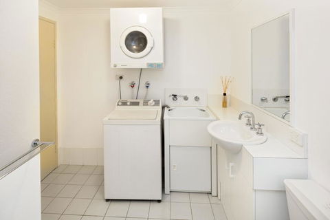 Cascades 3 Well Appointed And Central Location - Accommodation Adelaide 1