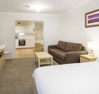 Cascades 3 Well Appointed and Central location - Accommodation Adelaide