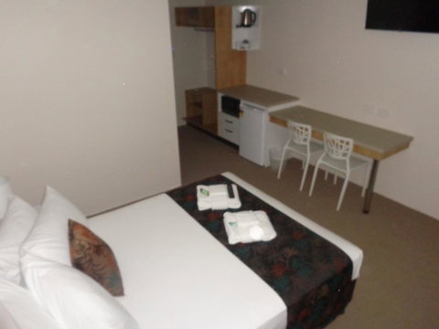 Castle Crest Motel - Accommodation Adelaide 3