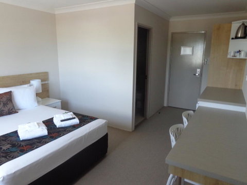 Castle Crest Motel - Accommodation Adelaide 2