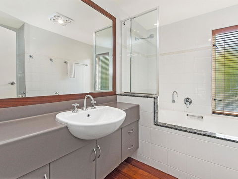 CASTWOOD VILLA No. 1 - Accommodation Adelaide 3
