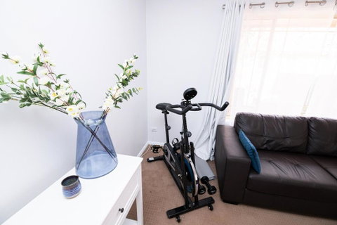 Central March 2 Bed, Walk Everywhere - Accommodation Adelaide 3
