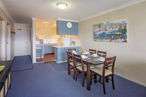 Central Park 7 - The Convenience Of Location & The Warmth Of Comfortable Living - Accommodation Adelaide 0