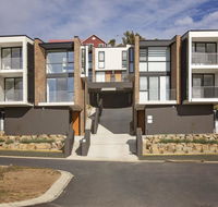 Chilam 'B' - Sophisticated style with views to the lake  mountains - Accommodation Adelaide
