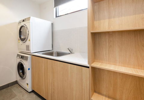 Chilam 'D' - Architecturally Designed - Accommodation Adelaide 1