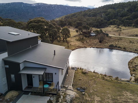 Chloe's Chalet - Accommodation Adelaide 0