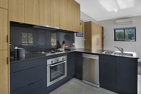 Chloe's Chalet - Accommodation Adelaide 3
