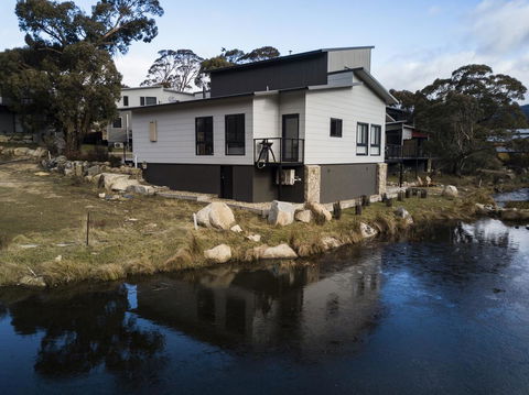 Chloe's Chalet - Accommodation Adelaide 1