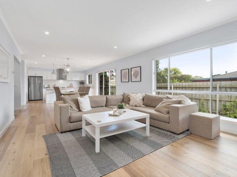 Coastal Luxury Retreat - Accommodation Adelaide 1