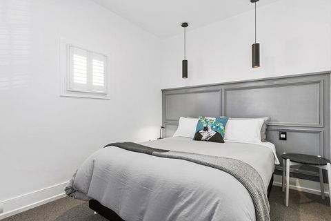 Colonial Hampdens - Accommodation Adelaide 0