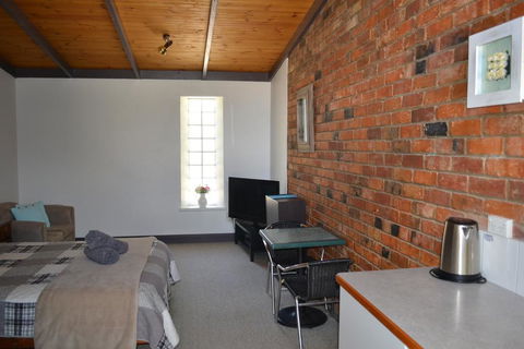 Colonial Motel - Accommodation Adelaide 1