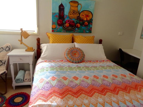 Colourful Creative Artist House Glen Waverley - Accommodation Adelaide 0