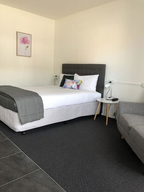 Commodore Motor Inn - Accommodation Adelaide 2
