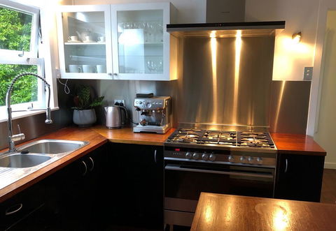 Cool Green Queenslander - Noosaville - Accommodation Adelaide 2