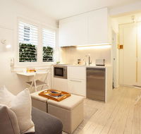 Cosy Flat in Art Deco Building Minutes From City - Accommodation Adelaide