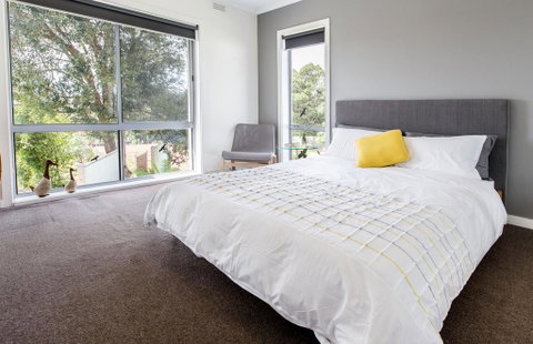COUNTRY MEETS THE BAY - MOUNT ELIZA - Accommodation Adelaide 3