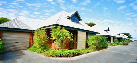 Cowrie Chalet - Accommodation Adelaide 0